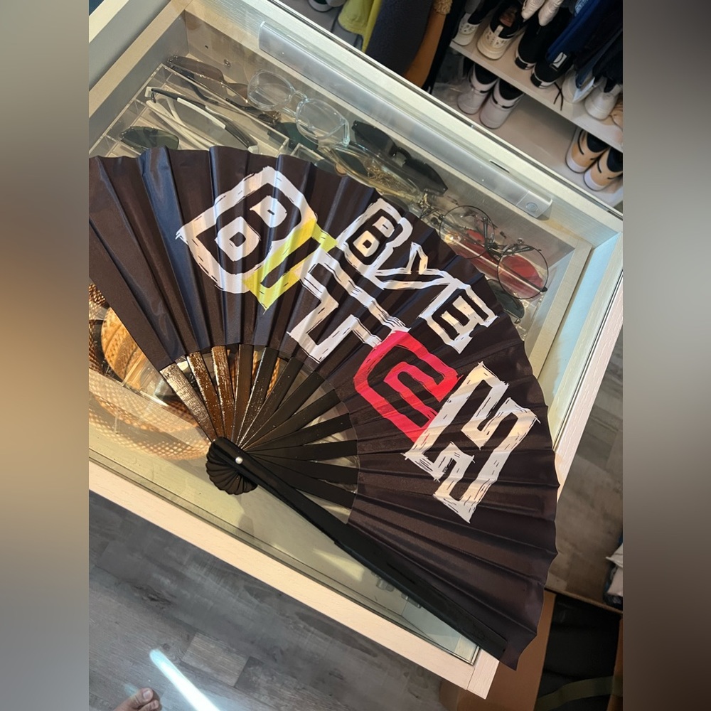 BYE … CLACK FAN